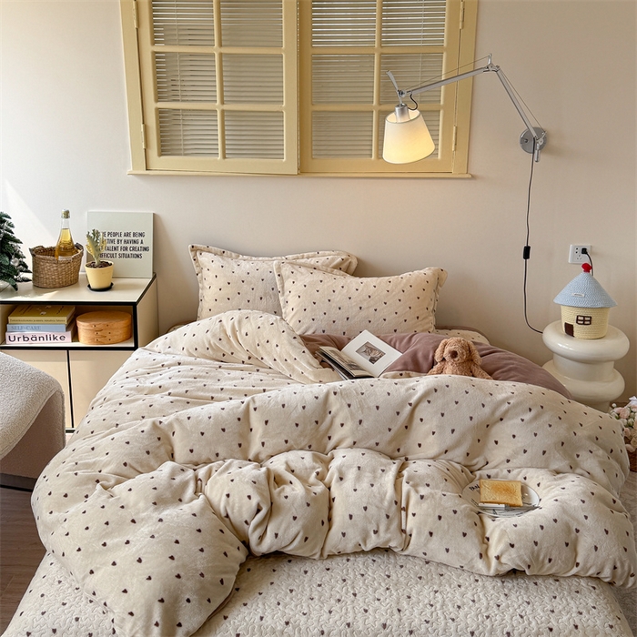 潘朵拉家纺 2025新款牛奶绒床盖款四件套 怦然心动