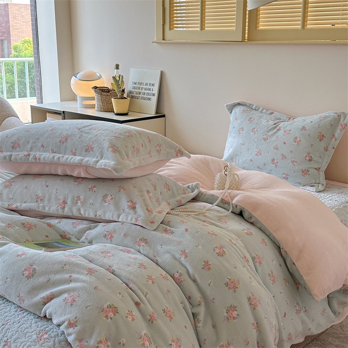 91家纺网 家纺一手货源 找家纺 潘朵拉家纺 2025新款牛奶绒床盖款四件套 清欢