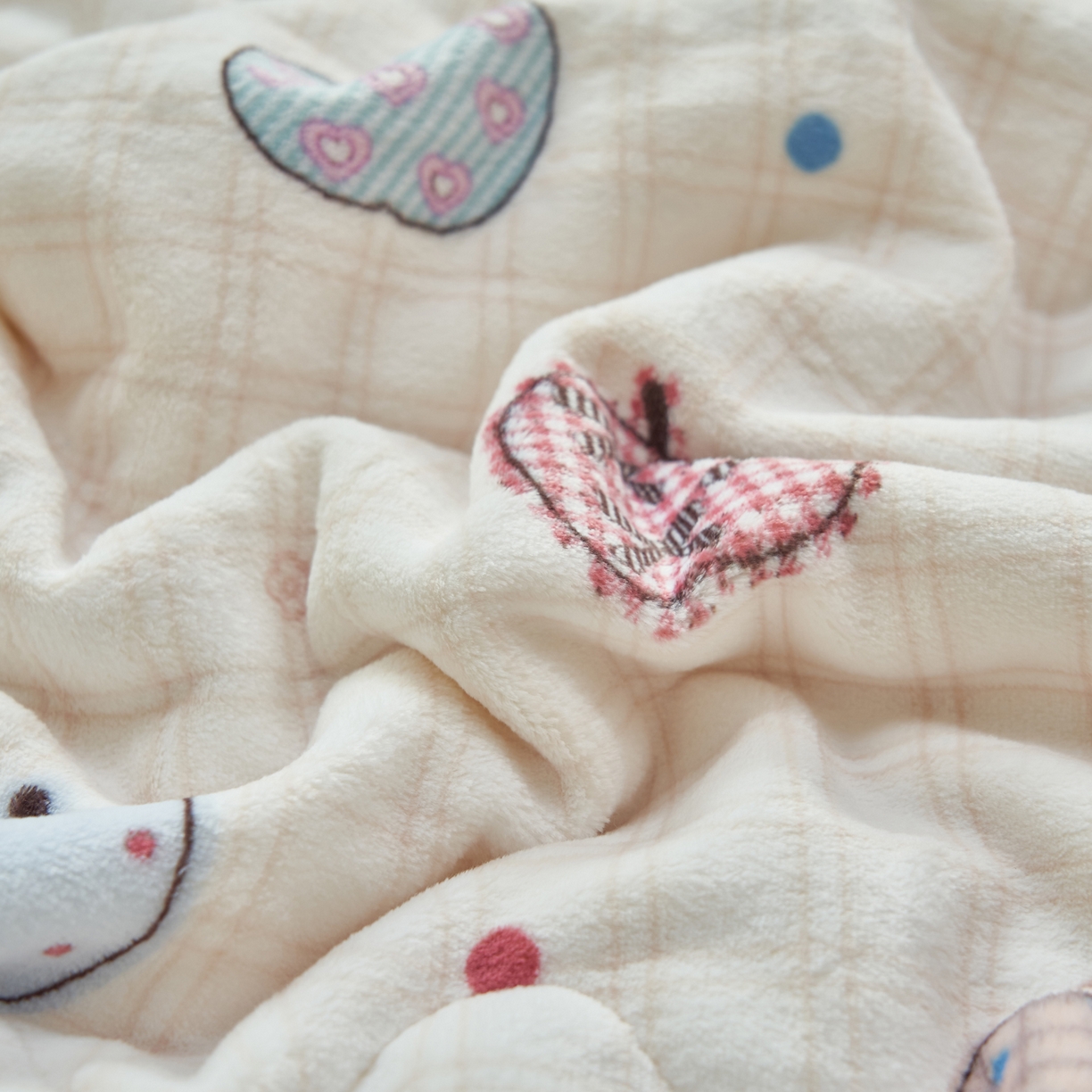 91家纺网 家纺一手货源 找家纺 晨曦家纺 2025新款加厚保暖牛奶绒贝贝绒三层夹棉毛毯可爱卡通 苹果乐园