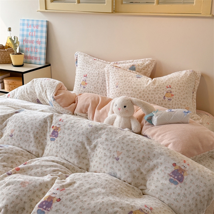 91家纺网 家纺一手货源 找家纺 潘朵拉家纺 2025新款牛奶绒床盖款四件套 油画女孩