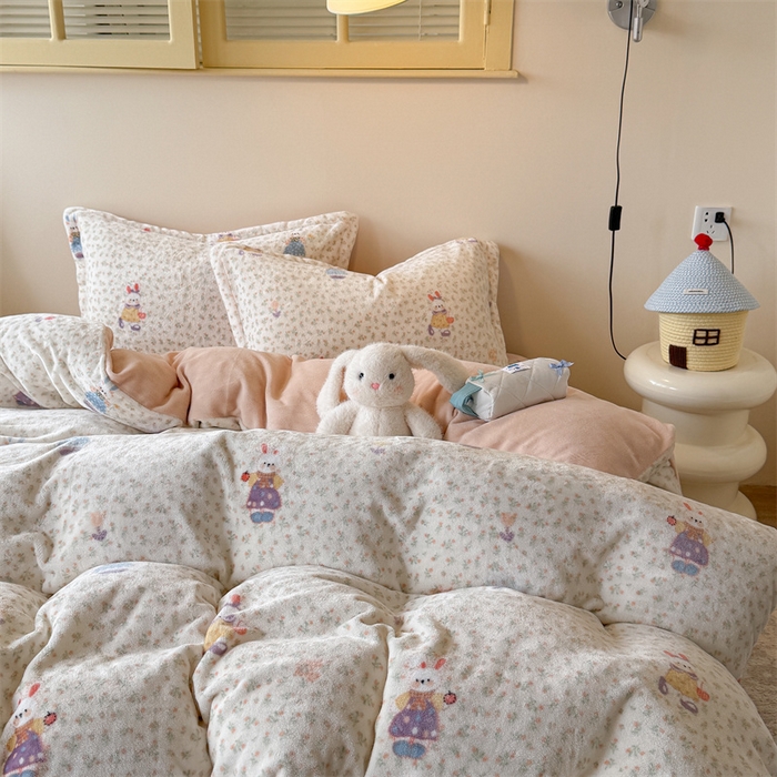 91家纺网 家纺一手货源 找家纺 潘朵拉家纺 2025新款牛奶绒床盖款四件套 油画女孩