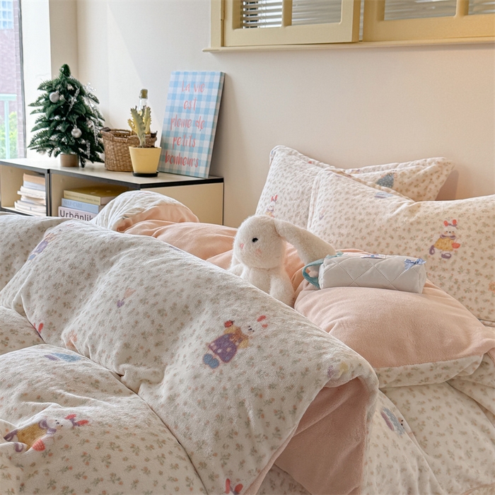 91家纺网 家纺一手货源 找家纺 潘朵拉家纺 2025新款牛奶绒床盖款四件套 油画女孩