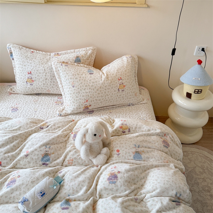 91家纺网 家纺一手货源 找家纺 潘朵拉家纺 2025新款牛奶绒床盖款四件套 油画女孩