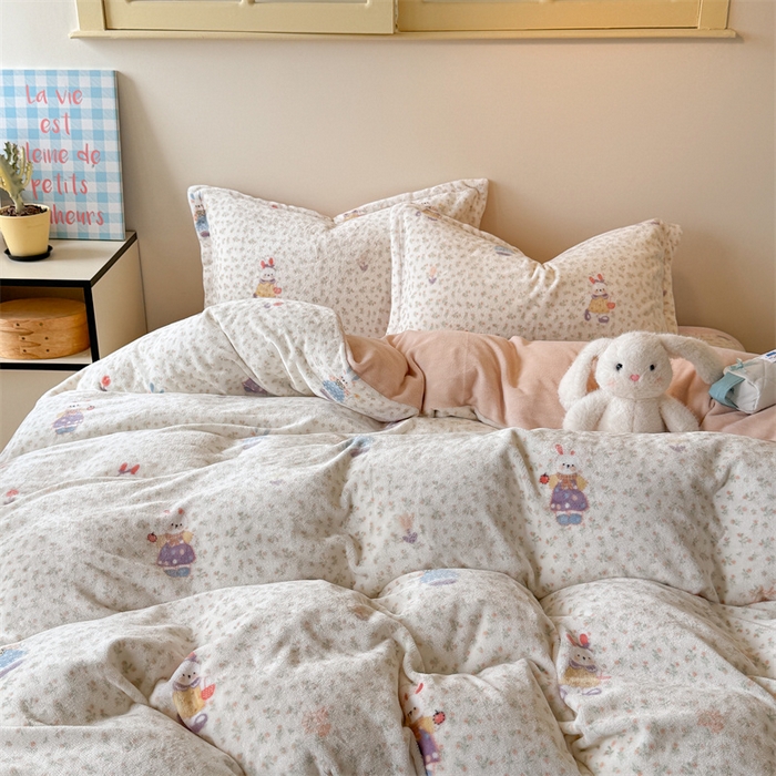 91家纺网 家纺一手货源 找家纺 潘朵拉家纺 2025新款牛奶绒床盖款四件套 油画女孩