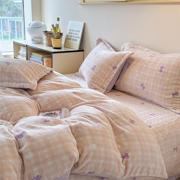 91家纺网 家纺一手货源 找家纺 潘朵拉家纺 2025新款牛奶绒床盖款四件套 紫蝶