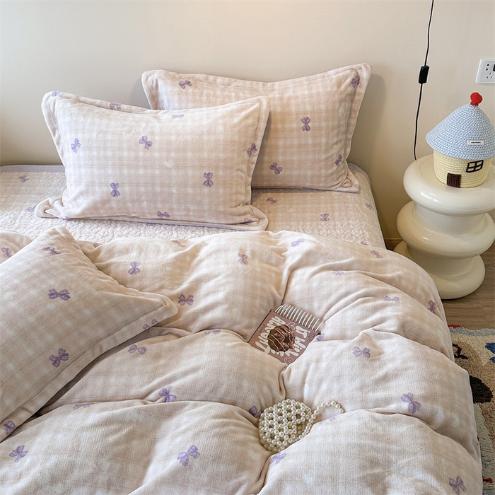 91家纺网 家纺一手货源 找家纺 潘朵拉家纺 2025新款牛奶绒床盖款四件套 紫蝶