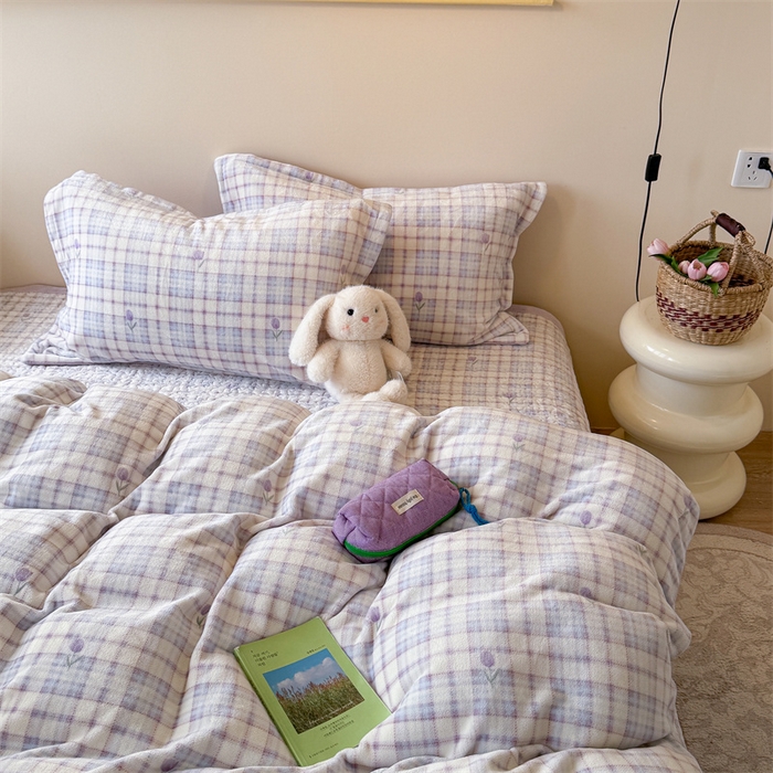 91家纺网 家纺一手货源 找家纺 潘朵拉家纺 2025新款牛奶绒床盖款四件套 紫格郁金香