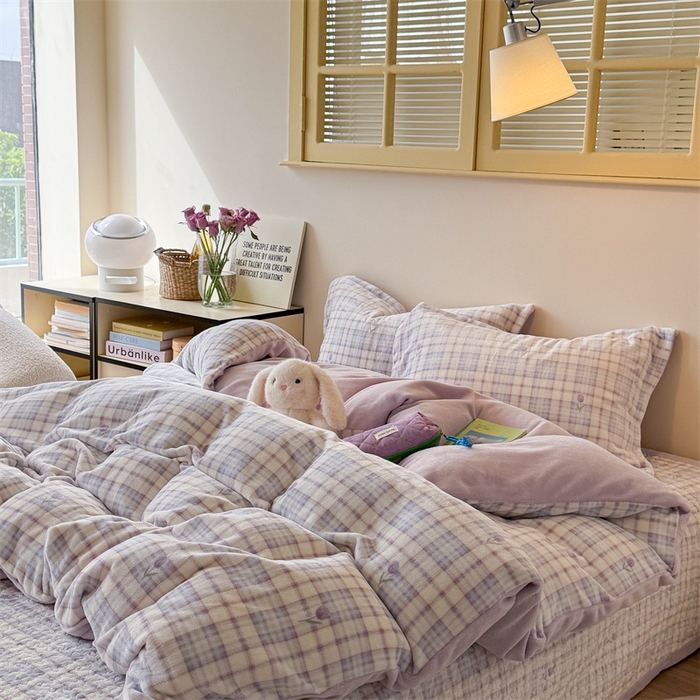 91家纺网 家纺一手货源 找家纺 潘朵拉家纺 2025新款牛奶绒床盖款四件套 紫格郁金香