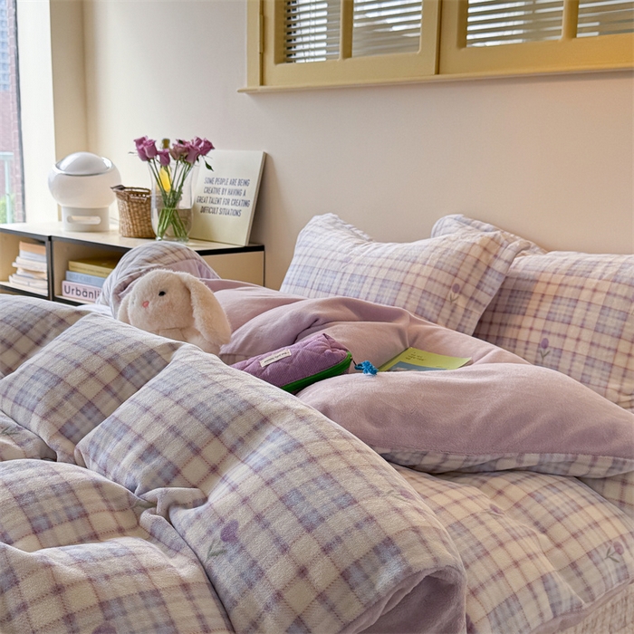 91家纺网 家纺一手货源 找家纺 潘朵拉家纺 2025新款牛奶绒床盖款四件套 紫格郁金香