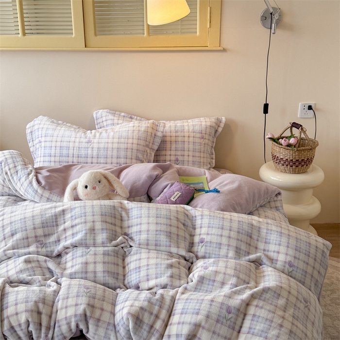 91家纺网 家纺一手货源 找家纺 潘朵拉家纺 2025新款牛奶绒床盖款四件套 紫格郁金香