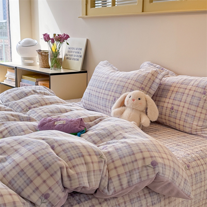 91家纺网 家纺一手货源 找家纺 潘朵拉家纺 2025新款牛奶绒床盖款四件套 紫格郁金香