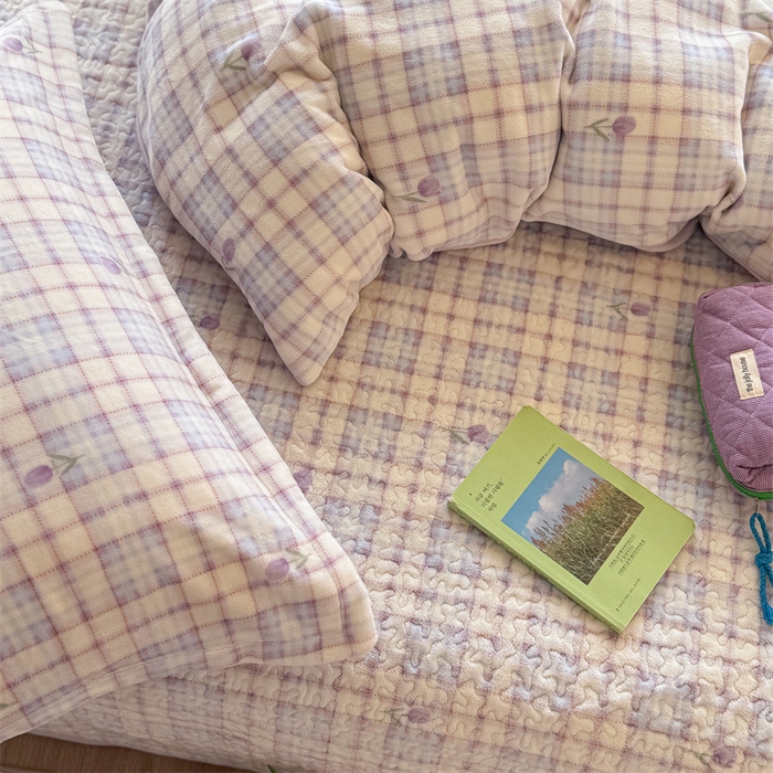 91家纺网 家纺一手货源 找家纺 潘朵拉家纺 2025新款牛奶绒床盖款四件套 紫格郁金香