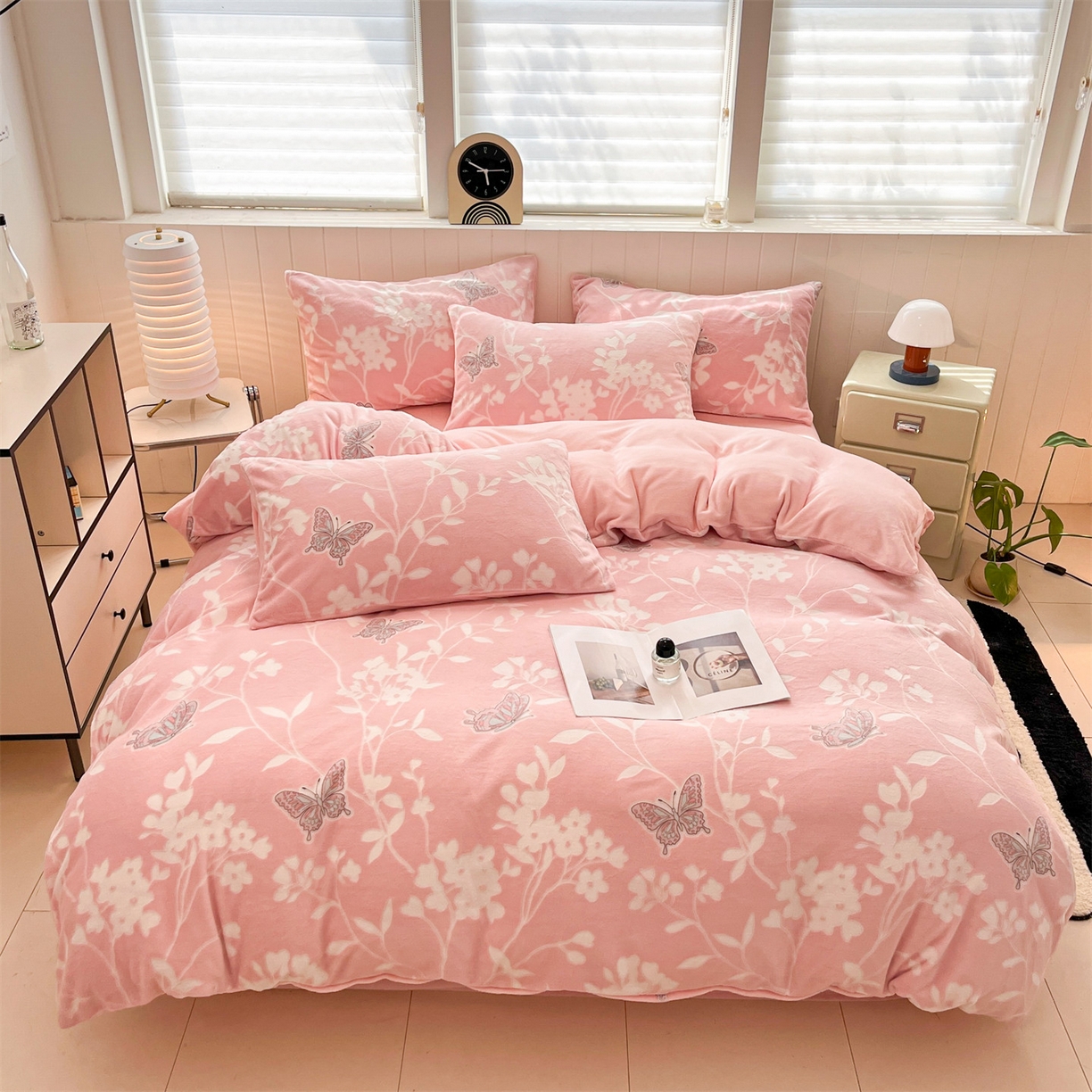 星座  2025新款牛奶绒雕花绒四件套 蝶舞花踪