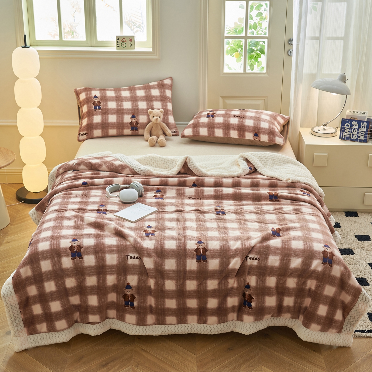 91家纺网 家纺一手货源 找家纺 晨曦家纺 2025新款加厚保暖牛奶绒贝贝绒三层夹棉毛毯可爱卡通 英伦小熊