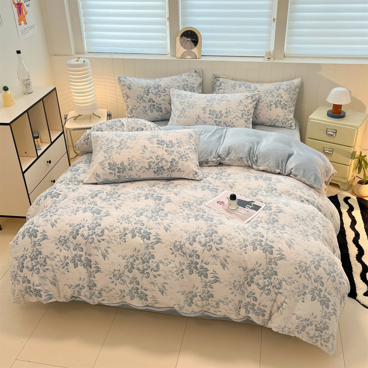 91家纺网 家纺一手货源 找家纺 星座  2025新款牛奶绒雕花绒四件套 蓝蔓花叙