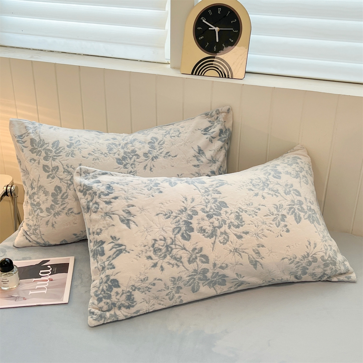 91家纺网 家纺一手货源 找家纺 星座  2025新款牛奶绒雕花绒四件套 蓝蔓花叙