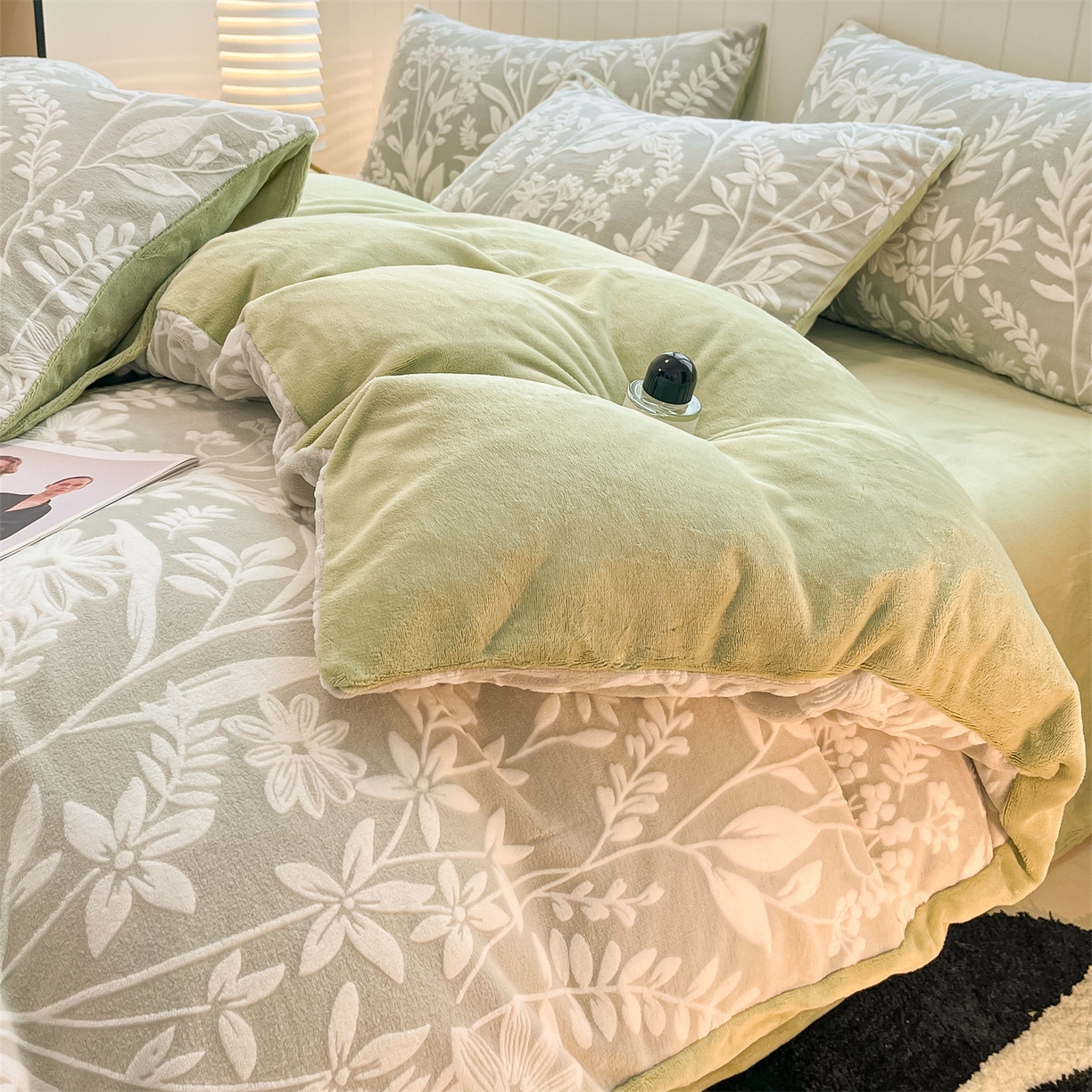 91家纺网 家纺一手货源 找家纺 星座  2025新款牛奶绒雕花绒四件套 青蔓花叙