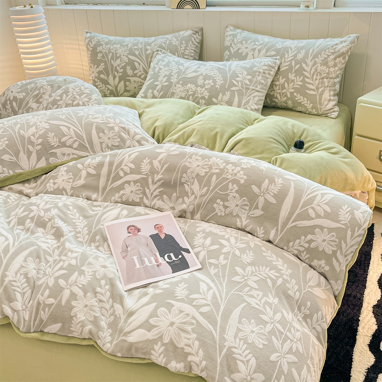 91家纺网 家纺一手货源 找家纺 星座  2025新款牛奶绒雕花绒四件套 青蔓花叙