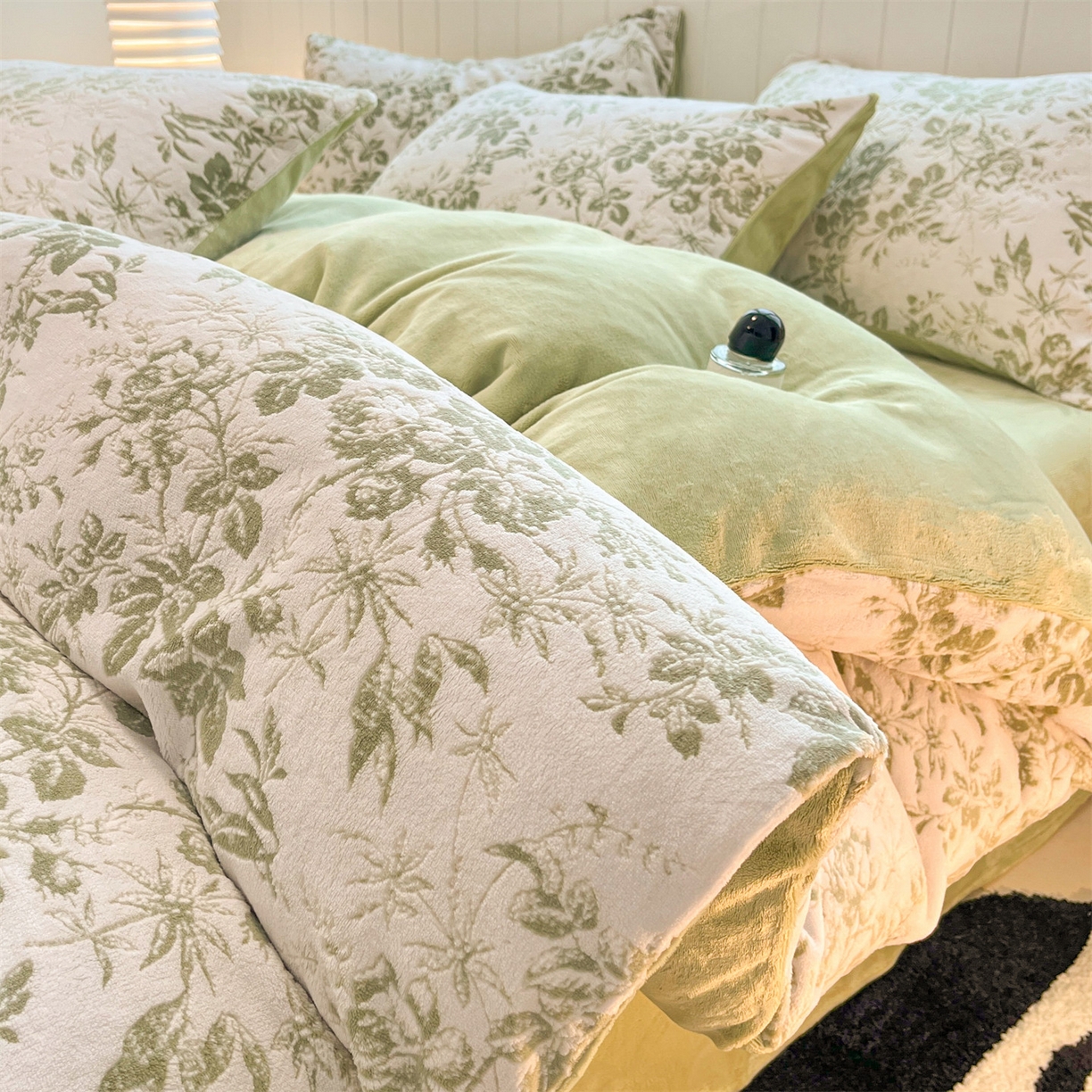 91家纺网 家纺一手货源 找家纺 星座  2025新款牛奶绒雕花绒四件套 青芜花意