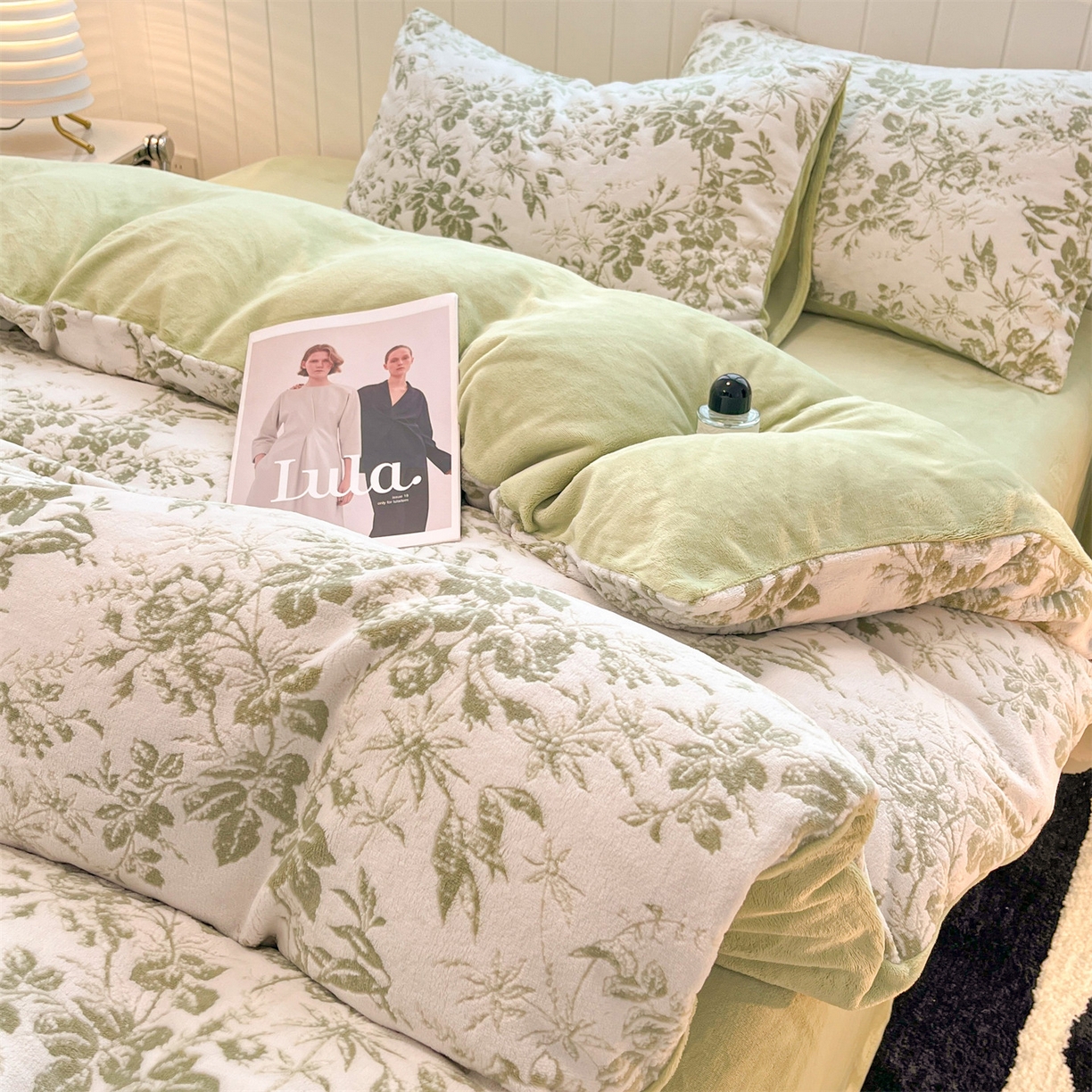 91家纺网 家纺一手货源 找家纺 星座  2025新款牛奶绒雕花绒四件套 青芜花意