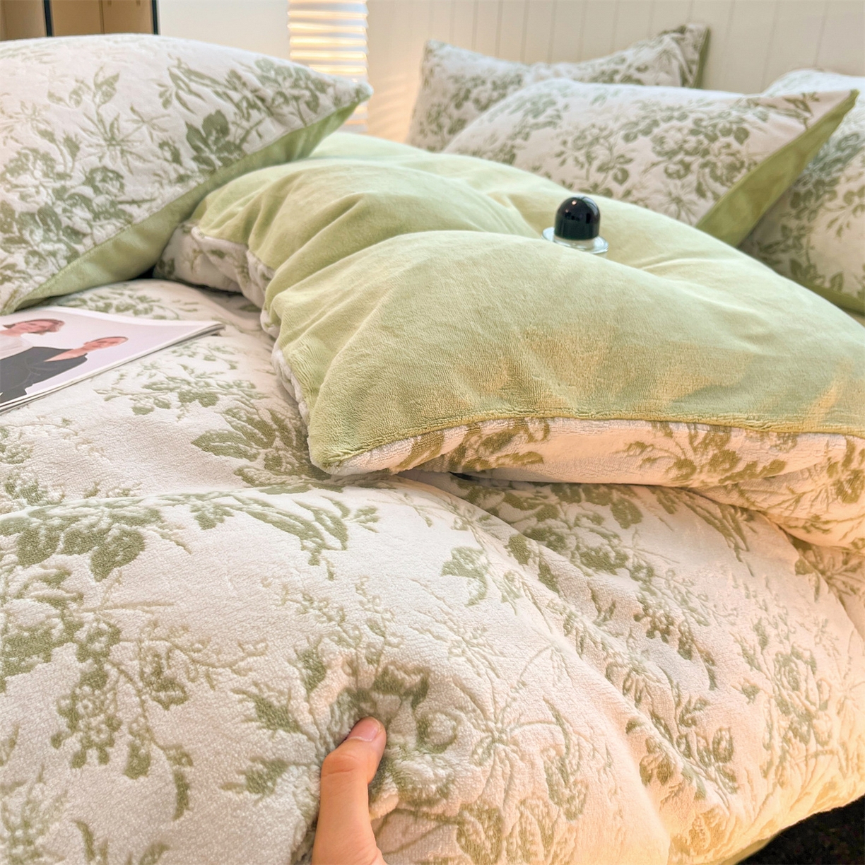 91家纺网 家纺一手货源 找家纺 星座  2025新款牛奶绒雕花绒四件套 青芜花意