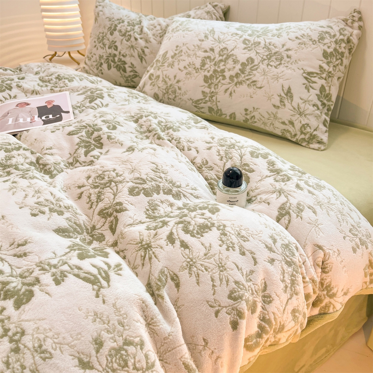 91家纺网 家纺一手货源 找家纺 星座  2025新款牛奶绒雕花绒四件套 青芜花意