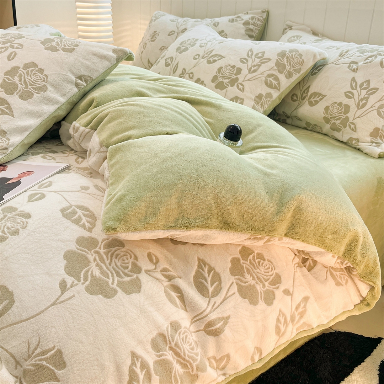 91家纺网 家纺一手货源 找家纺 星座  2025新款牛奶绒雕花绒四件套 青枝雅韵