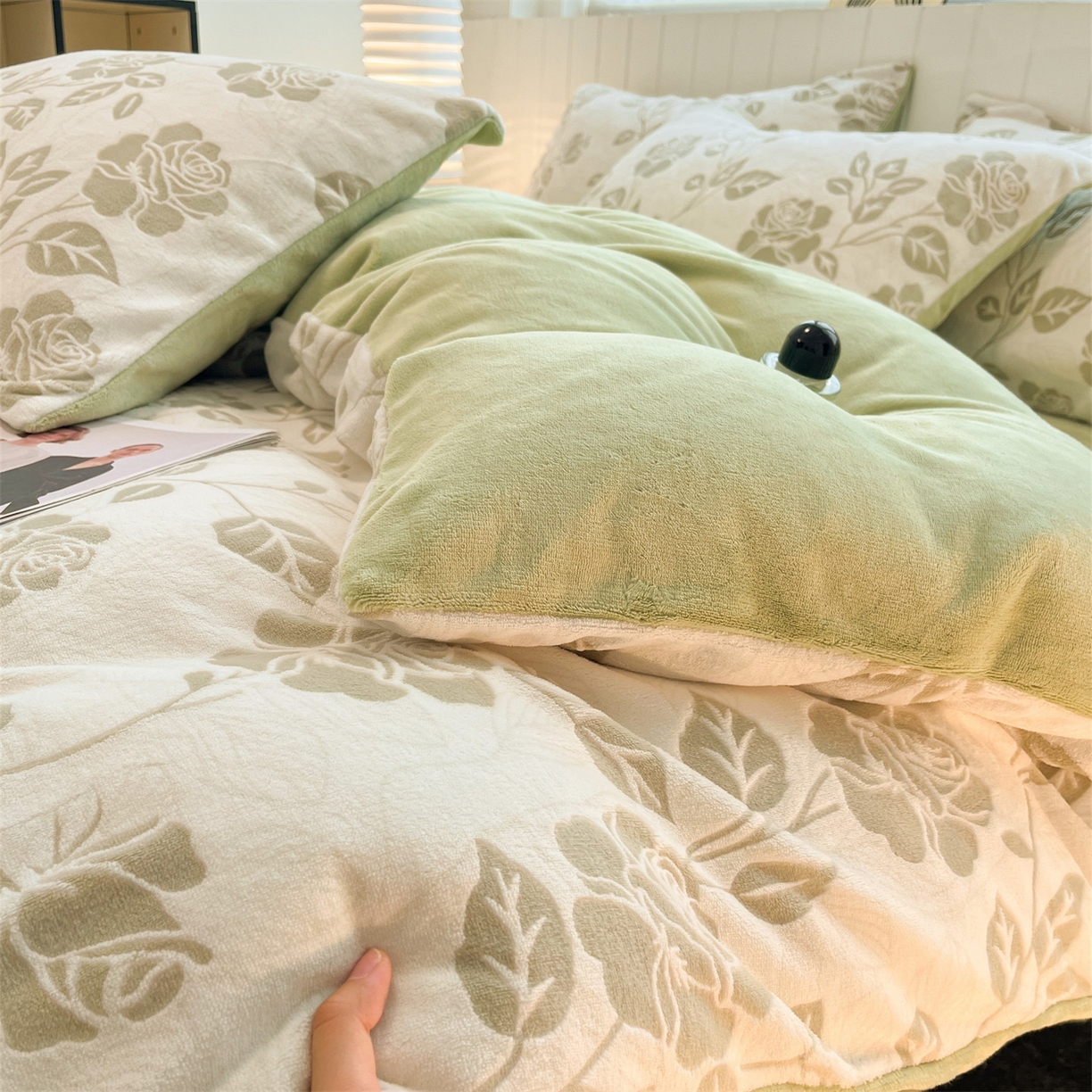 91家纺网 家纺一手货源 找家纺 星座  2025新款牛奶绒雕花绒四件套 青枝雅韵