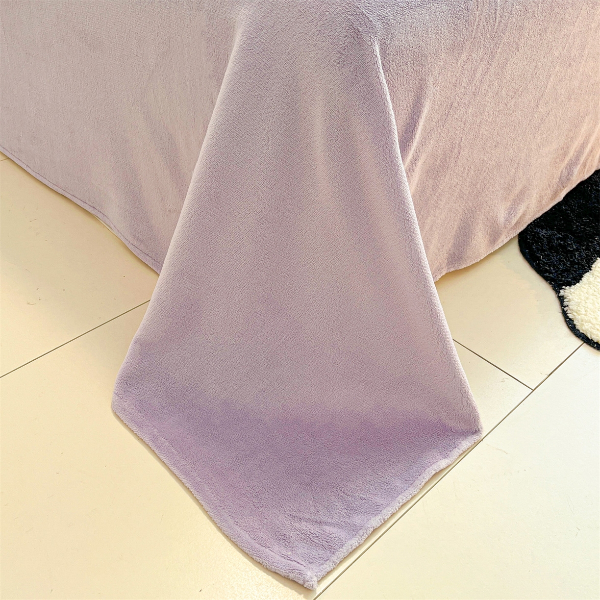 91家纺网 家纺一手货源 找家纺 星座  2025新款牛奶绒雕花绒四件套 紫蔓花影