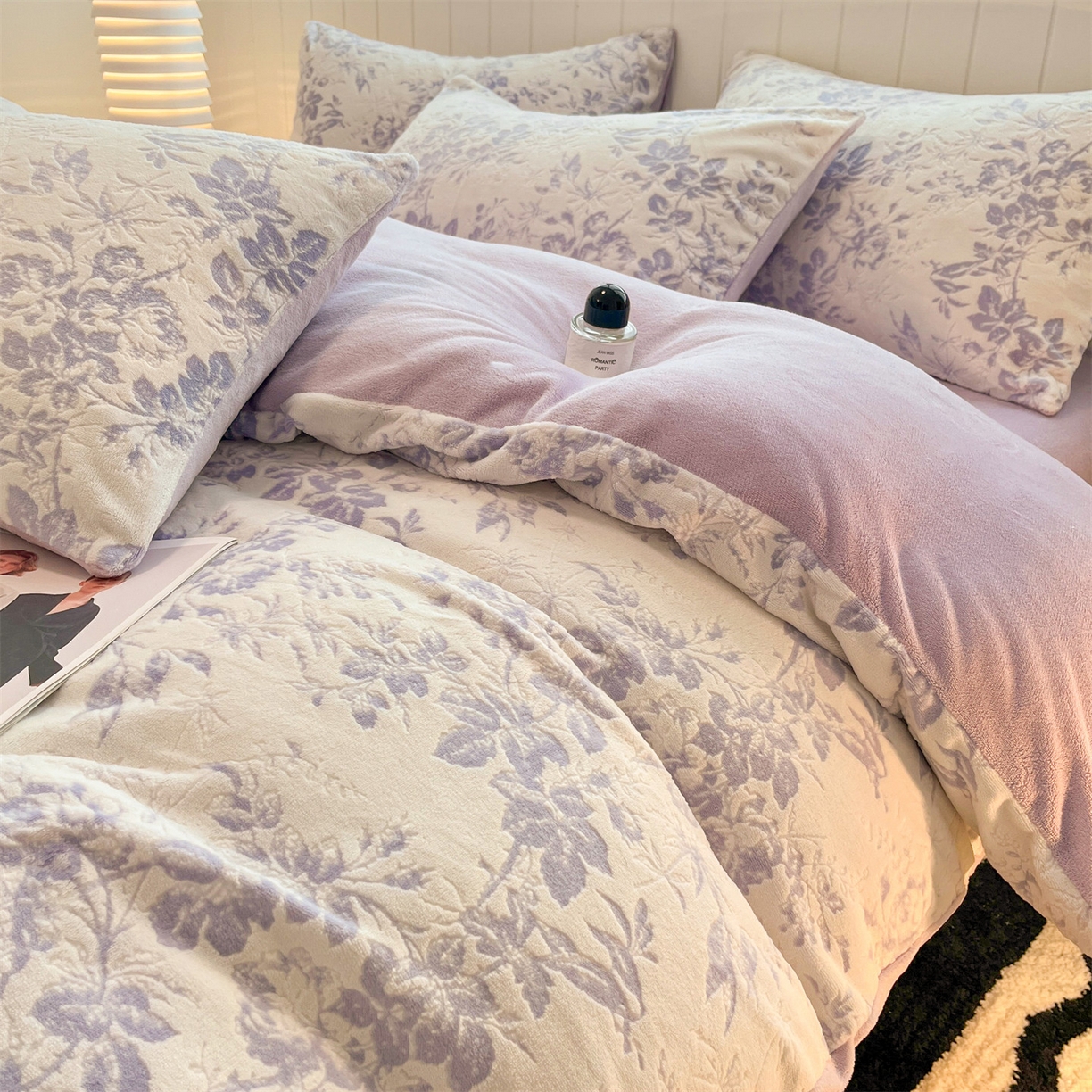 91家纺网 家纺一手货源 找家纺 星座  2025新款牛奶绒雕花绒四件套 紫韵花笺