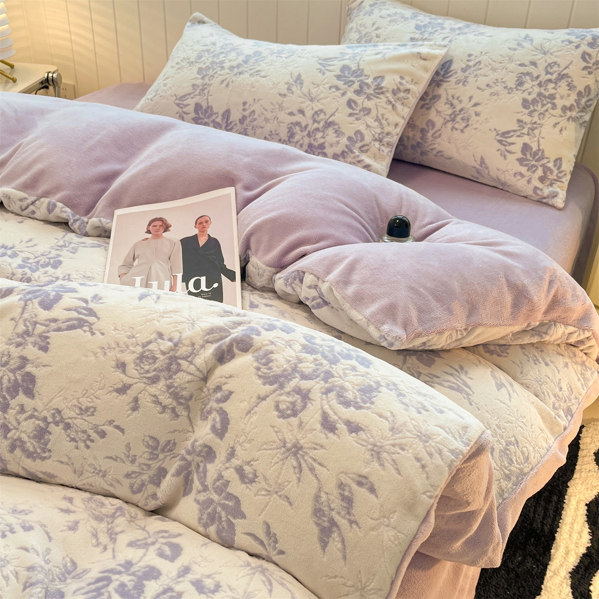 91家纺网 家纺一手货源 找家纺 星座  2025新款牛奶绒雕花绒四件套 紫韵花笺