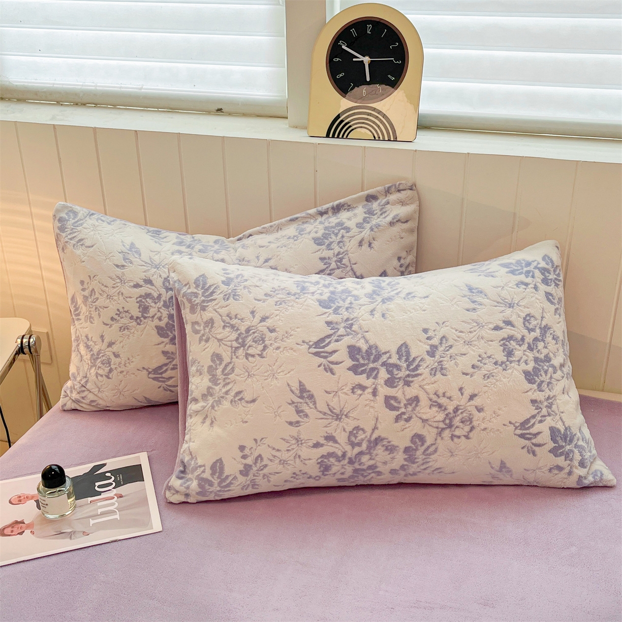 91家纺网 家纺一手货源 找家纺 星座  2025新款牛奶绒雕花绒四件套 紫韵花笺