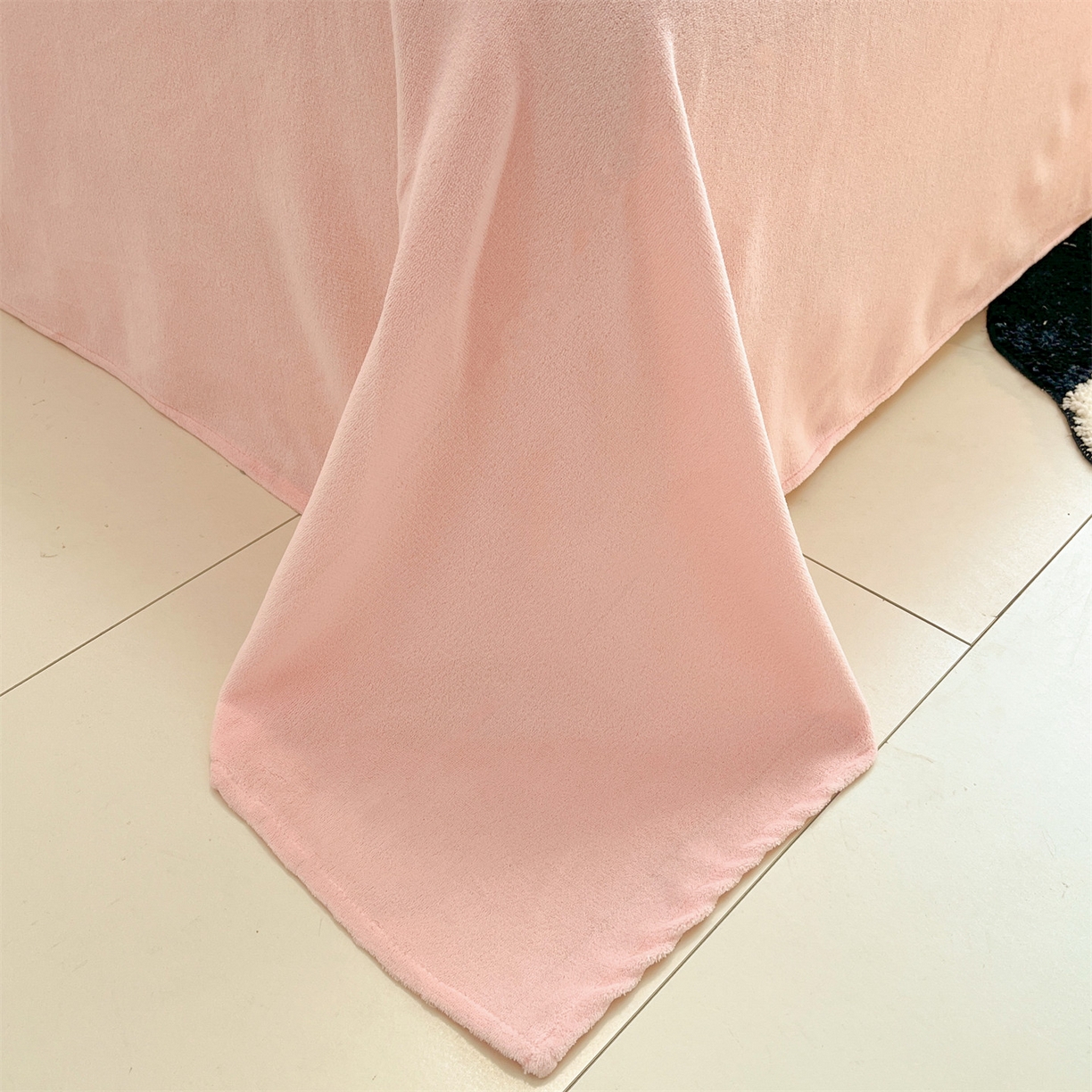 91家纺网 家纺一手货源 找家纺 星座  2025新款牛奶绒雕花绒四件套 粉花蔓语