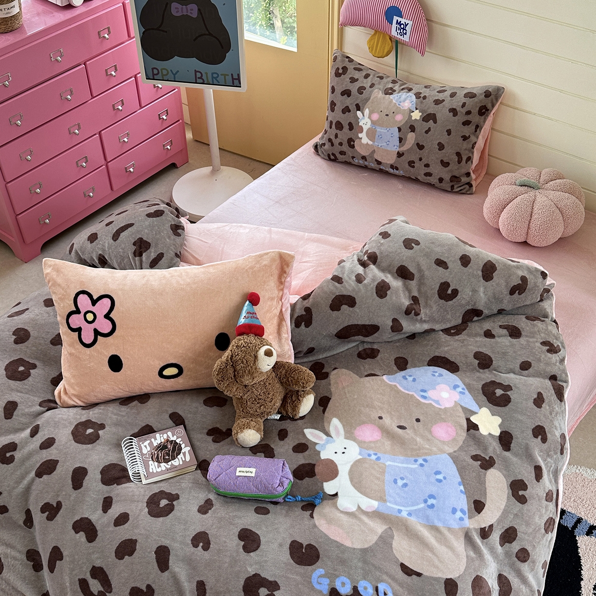 91家纺网 家纺一手货源 找家纺 美乐迪家纺 2025新款大版牛奶绒四件套 豹纹猫