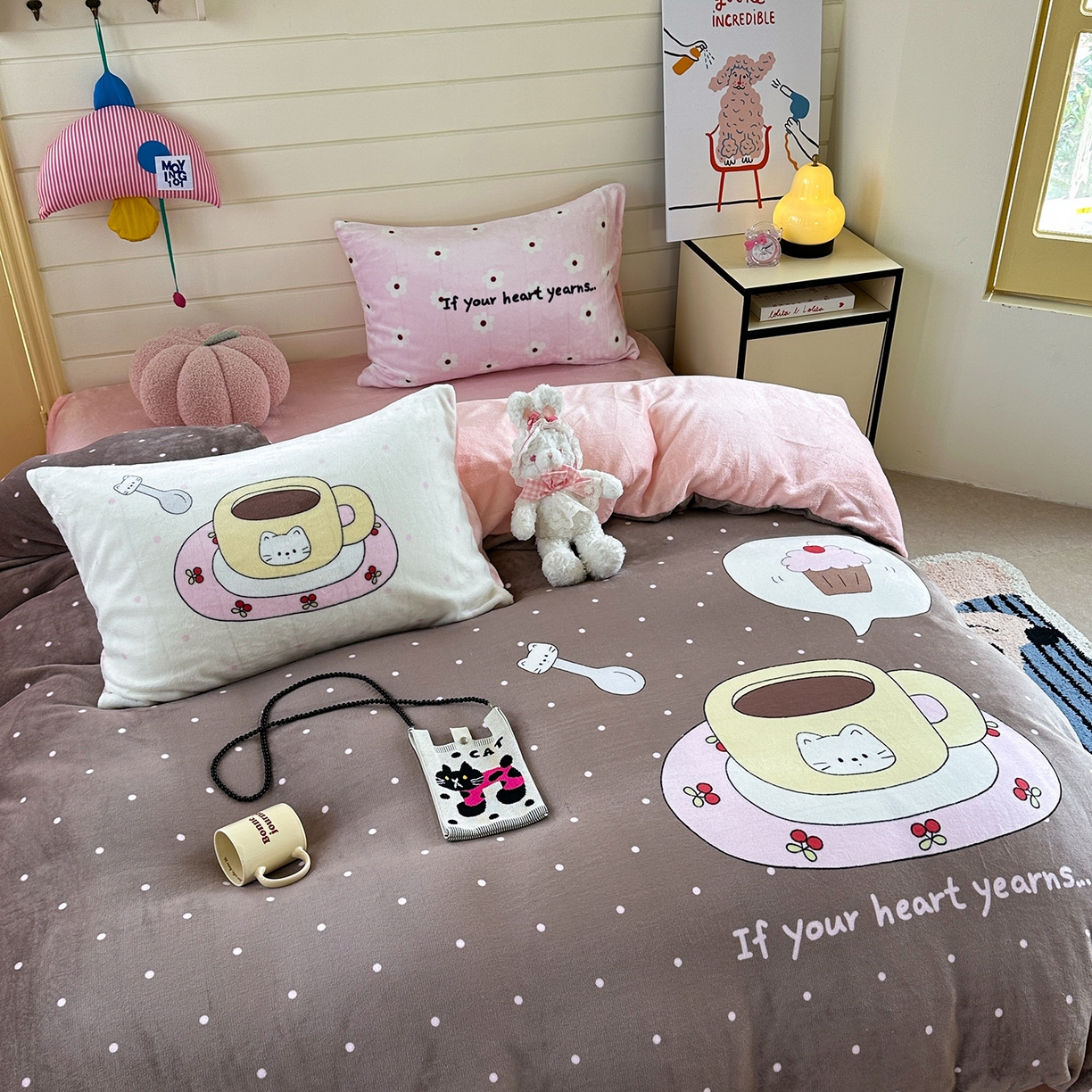 91家纺网 家纺一手货源 找家纺 美乐迪家纺 2025新款大版牛奶绒四件套 波点咖啡屋