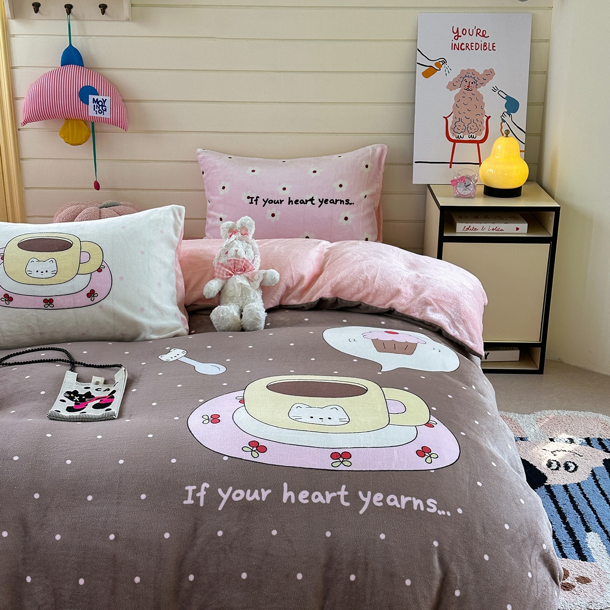 91家纺网 家纺一手货源 找家纺 美乐迪家纺 2025新款大版牛奶绒四件套 波点咖啡屋