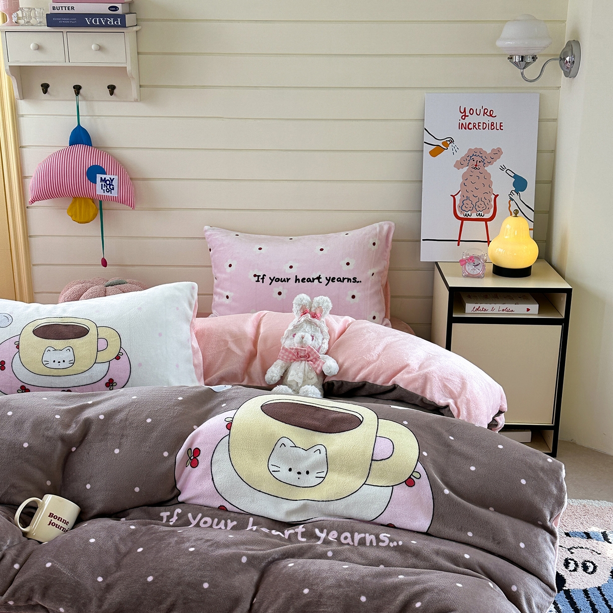 91家纺网 家纺一手货源 找家纺 美乐迪家纺 2025新款大版牛奶绒四件套 波点咖啡屋