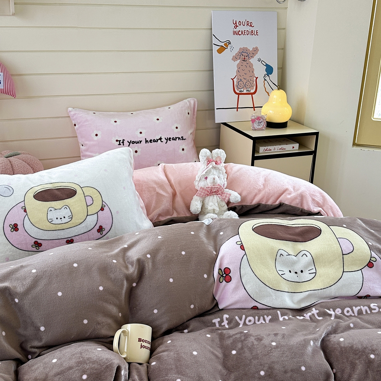 91家纺网 家纺一手货源 找家纺 美乐迪家纺 2025新款大版牛奶绒四件套 波点咖啡屋