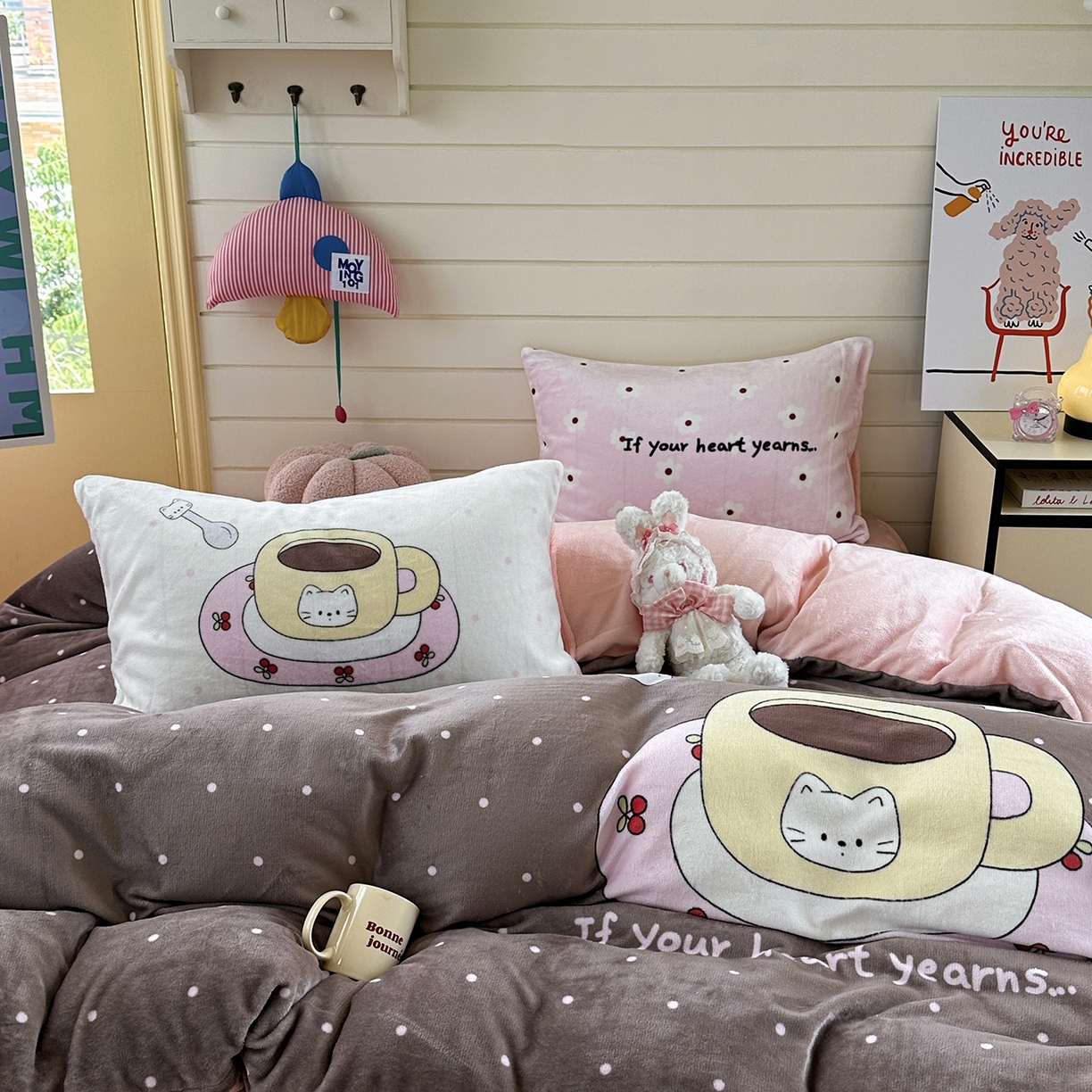 91家纺网 家纺一手货源 找家纺 美乐迪家纺 2025新款大版牛奶绒四件套 波点咖啡屋