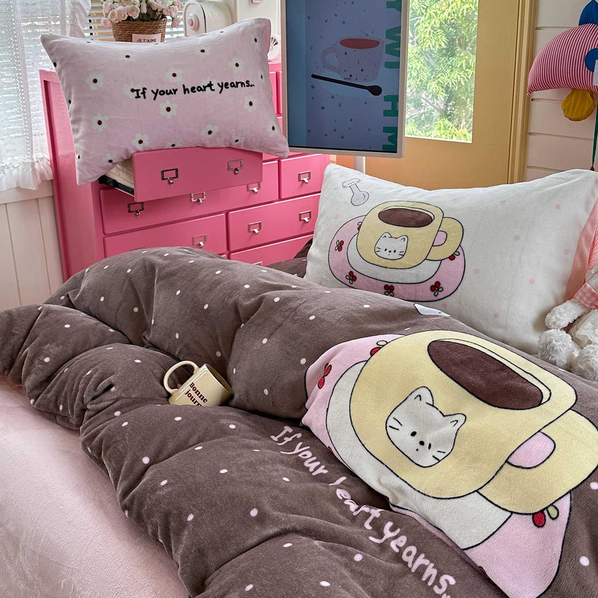 91家纺网 家纺一手货源 找家纺 美乐迪家纺 2025新款大版牛奶绒四件套 波点咖啡屋