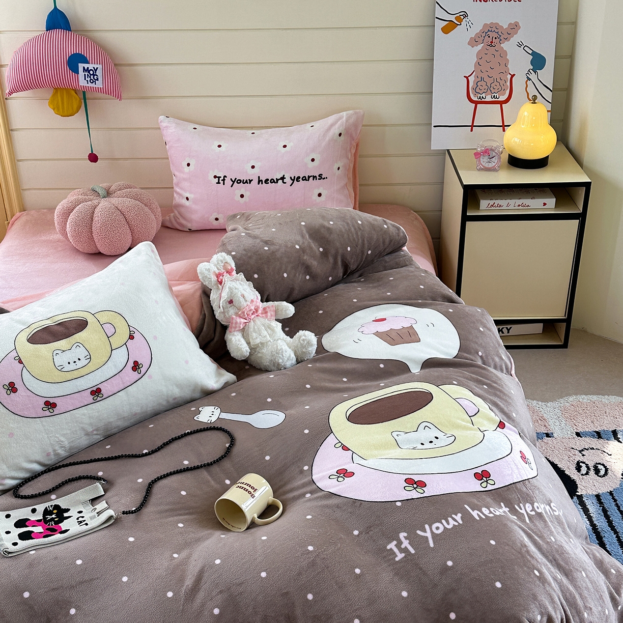 91家纺网 家纺一手货源 找家纺 美乐迪家纺 2025新款大版牛奶绒四件套 波点咖啡屋