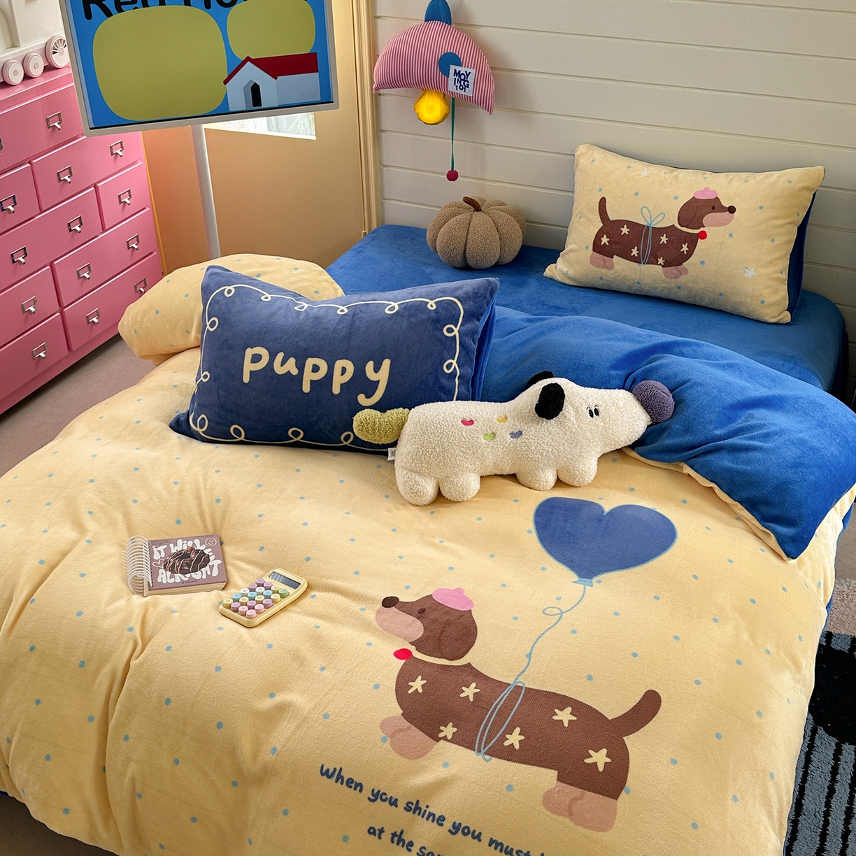 91家纺网 家纺一手货源 找家纺 美乐迪家纺 2025新款大版牛奶绒四件套 波点腊肠狗