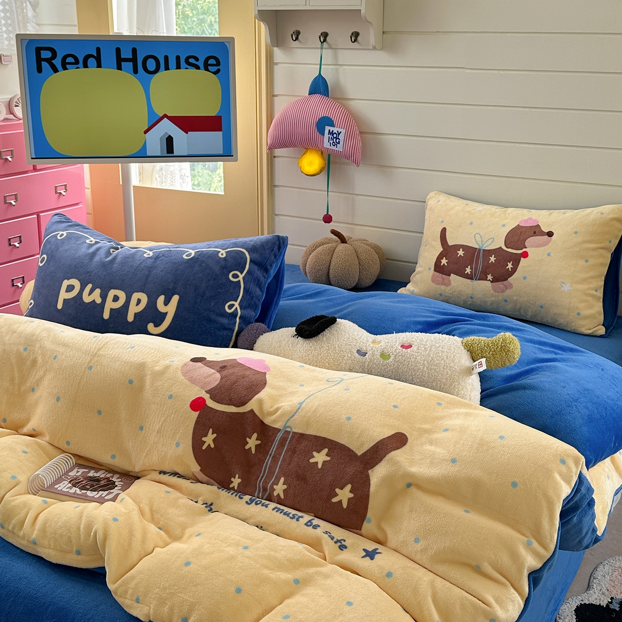 91家纺网 家纺一手货源 找家纺 美乐迪家纺 2025新款大版牛奶绒四件套 波点腊肠狗