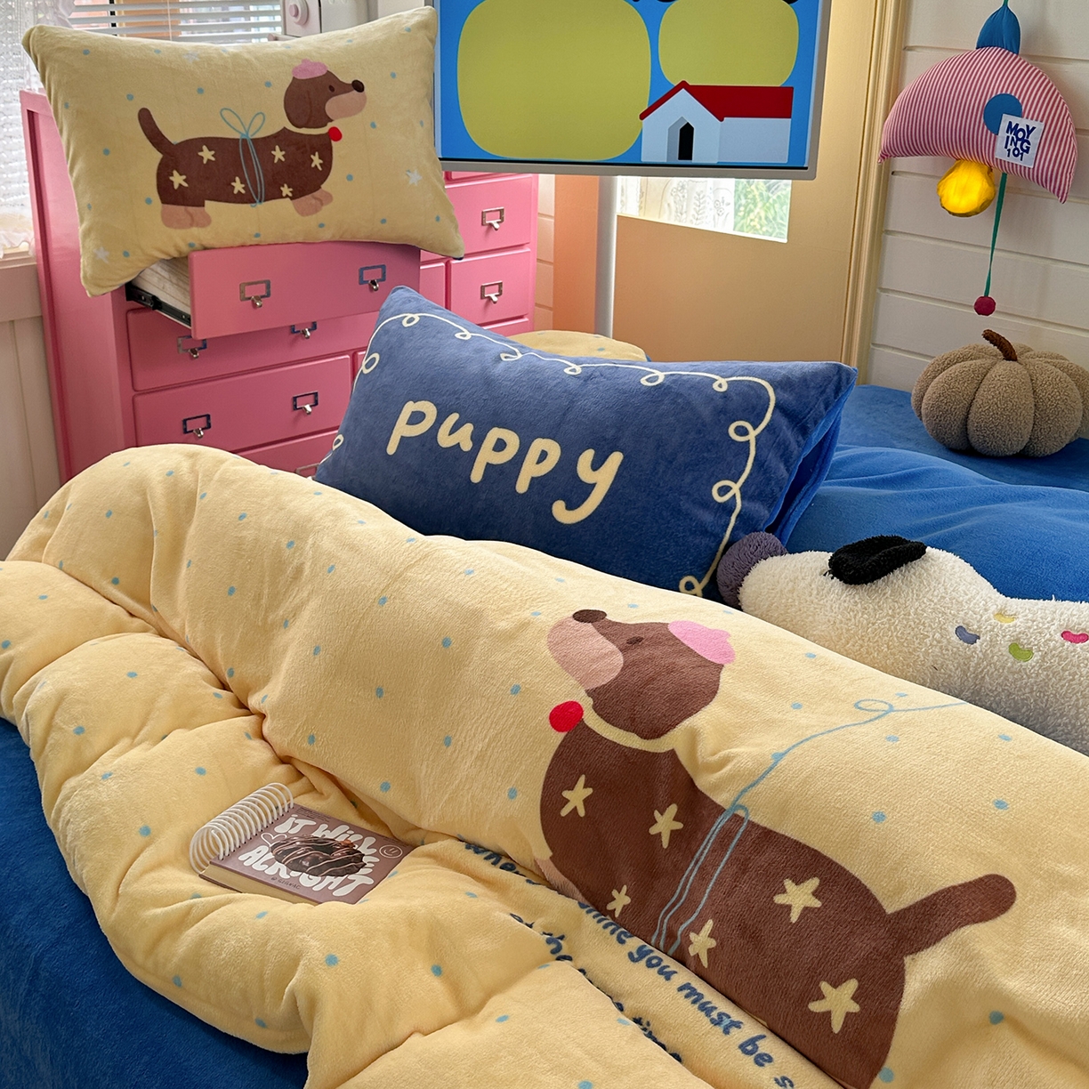 91家纺网 家纺一手货源 找家纺 美乐迪家纺 2025新款大版牛奶绒四件套 波点腊肠狗