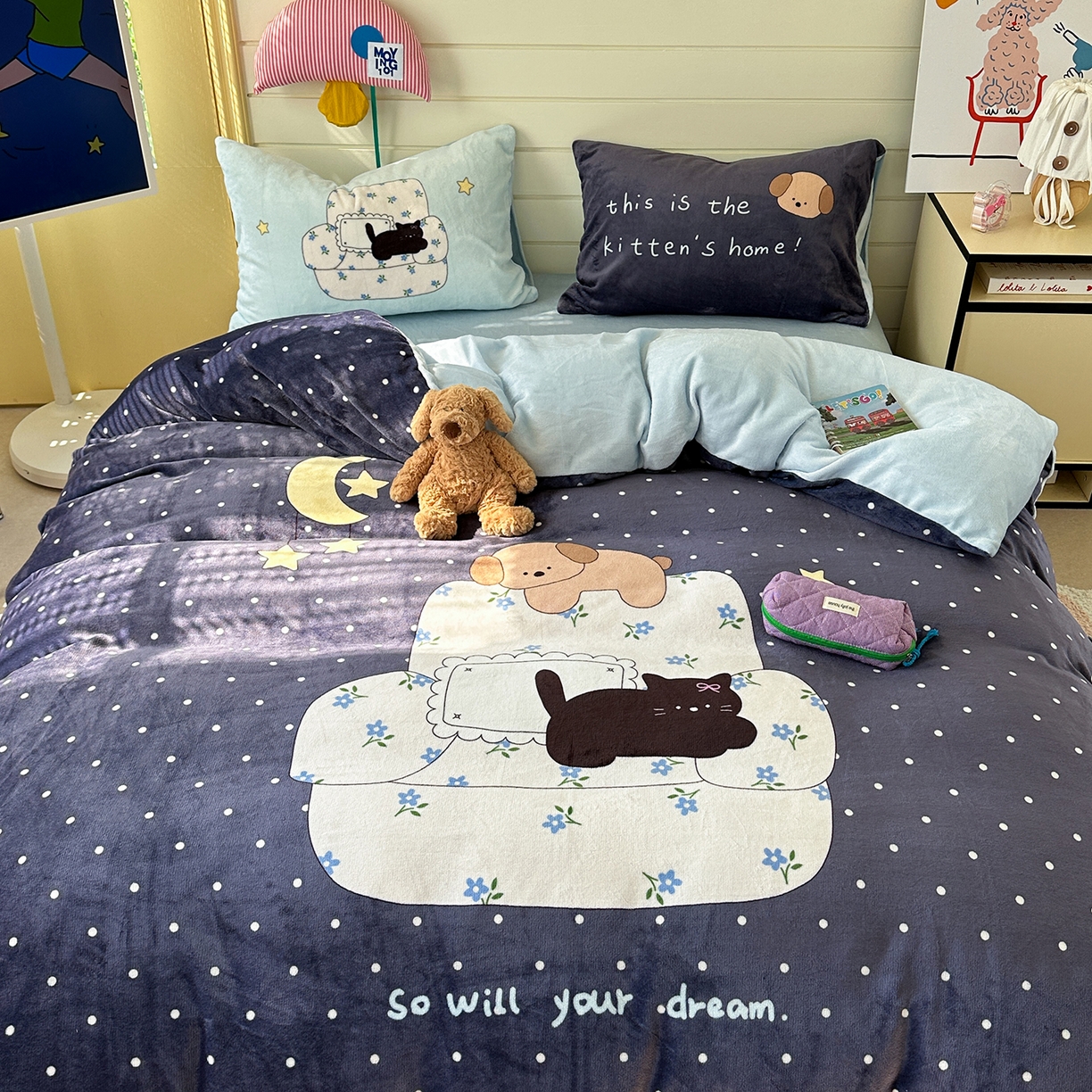 91家纺网 家纺一手货源 找家纺 美乐迪家纺 2025新款大版牛奶绒四件套 波点猫舍