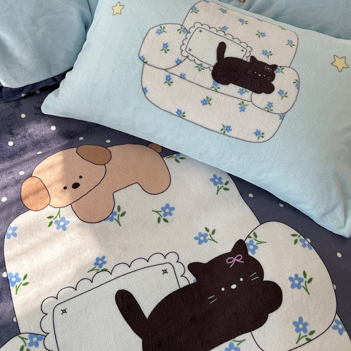 91家纺网 家纺一手货源 找家纺 美乐迪家纺 2025新款大版牛奶绒四件套 波点猫舍