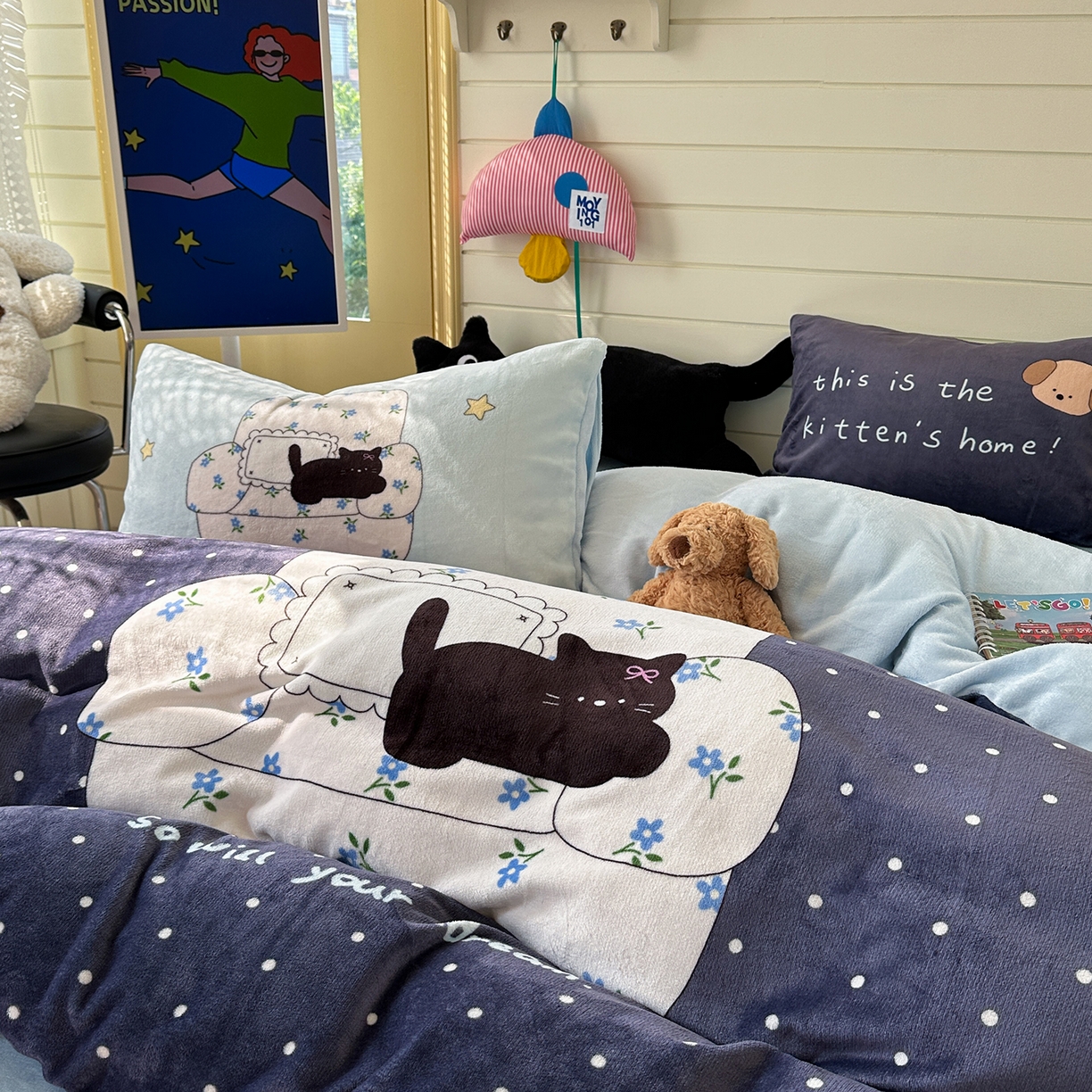 91家纺网 家纺一手货源 找家纺 美乐迪家纺 2025新款大版牛奶绒四件套 波点猫舍