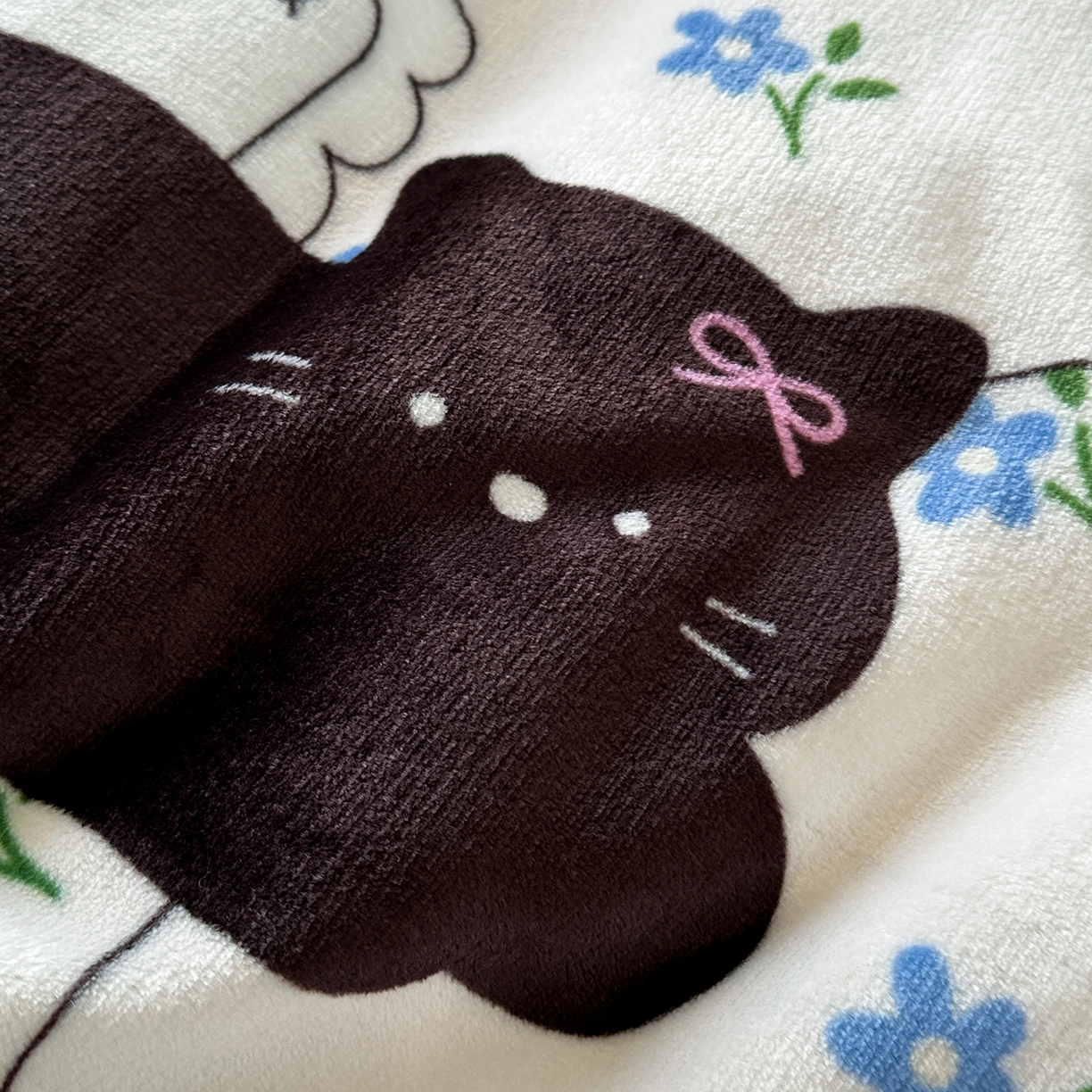 91家纺网 家纺一手货源 找家纺 美乐迪家纺 2025新款大版牛奶绒四件套 波点猫舍