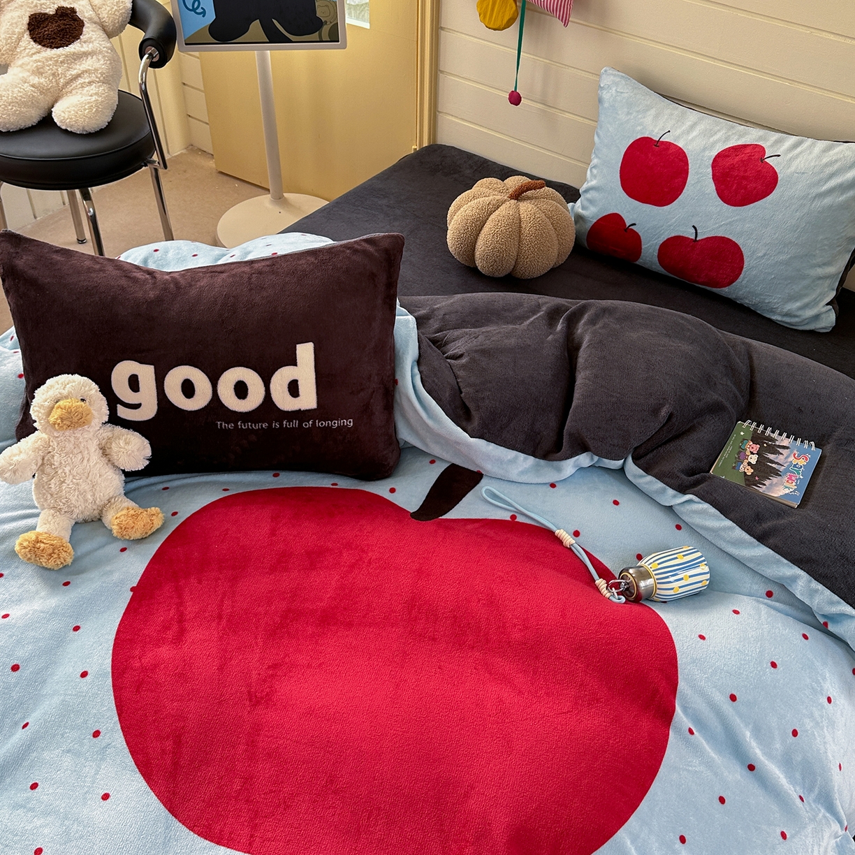 91家纺网 家纺一手货源 找家纺 美乐迪家纺 2025新款大版牛奶绒四件套 波点苹果