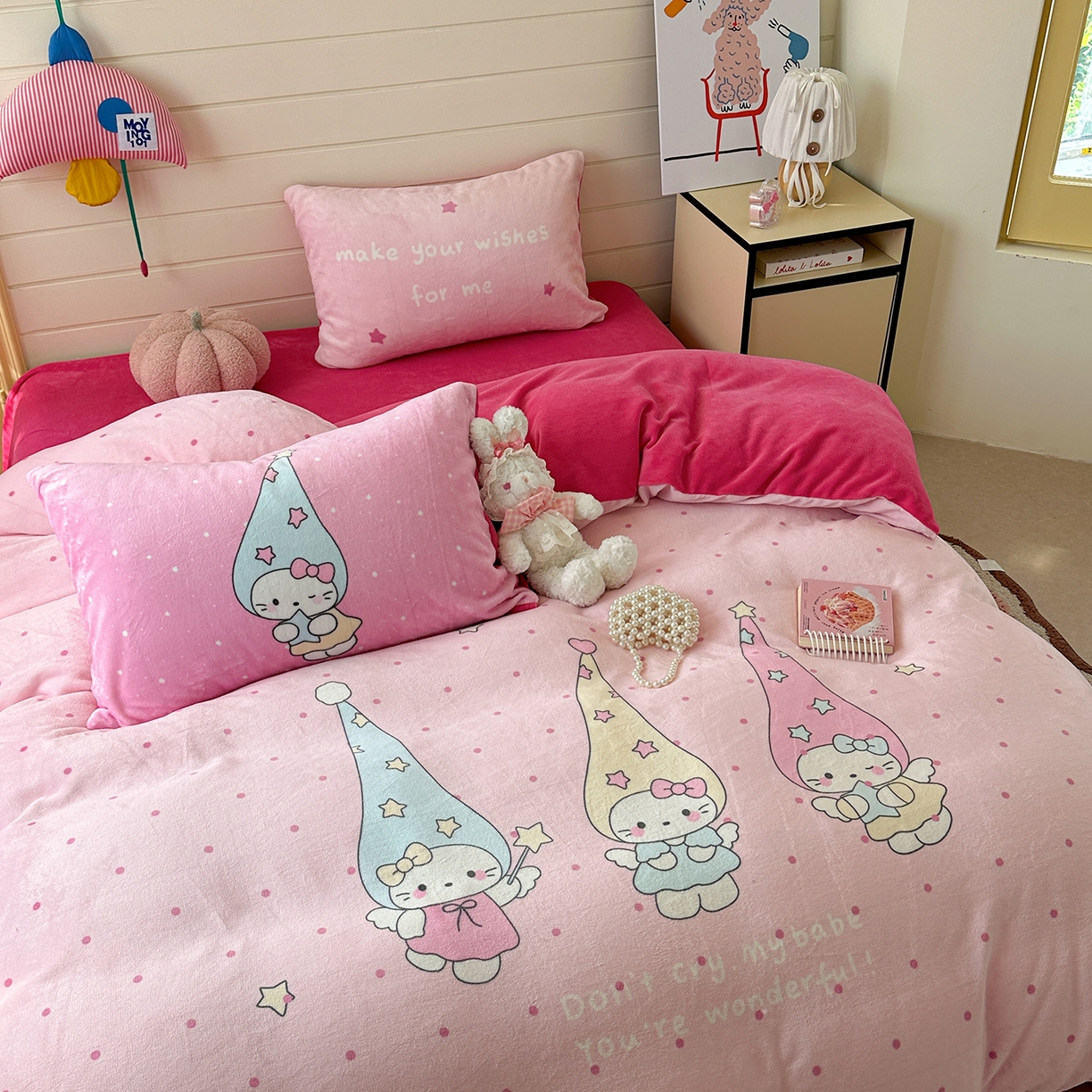 91家纺网 家纺一手货源 找家纺 美乐迪家纺 2025新款大版牛奶绒四件套 波点天使猫咪